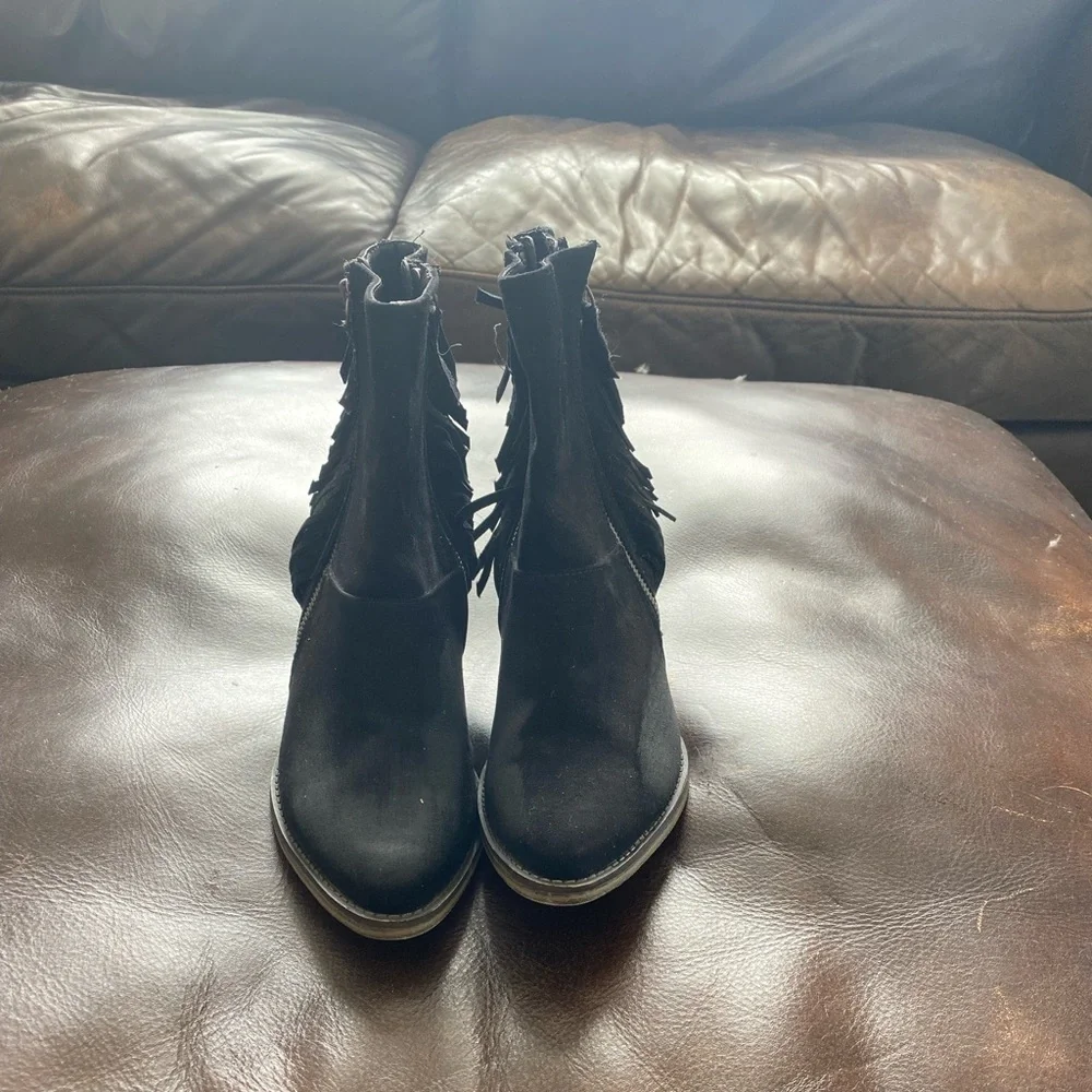 MIA Jerry Black Fringe Side Zip Block heels Ankle Boots, size 6.5